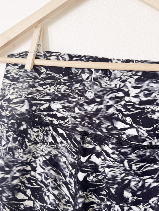 Lululemon wunder under cropped Black & White Marbled Leggings size 8 - Picture 4 of 5